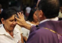 Fieles inician la Cuaresma con Miércoles de Ceniza.