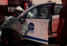 Taxi del aeropuerto choca contra tráiler en vía Villahermosa–Macuspana.