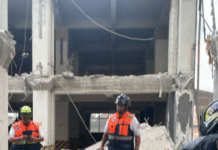 Confirman primer fallecido tras derrumbe en San Antonio Abad.