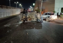 Conductor derrapa y vuelca en puente de Los Monos.