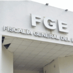 Detienen mujer armada por intento de homicidio.