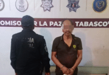 Retienen a chofer tras fuerte choque en carretera.