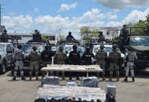 Aseguran droga, armas y vehículo abandonado en Centro.