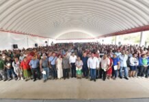 Javier May respalda entrega de apoyos Bienpesca a pescadores.