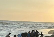 Vuelca camioneta en playa de Paraíso sin lesionados.