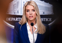 Trump destituye a Pam Bondi como fiscal general.