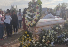 Da el ultimo adiós Ceci Flores despide a su hijo en Sonora.