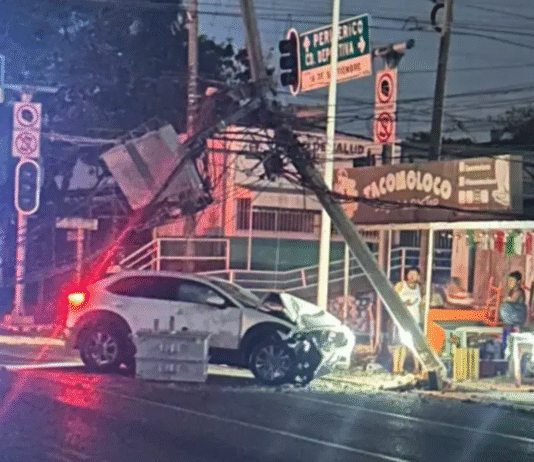 Choque deja sin luz colonias Primero de Mayo y Deportiva.