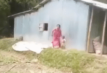 Mujer enfrenta ataque de turba para proteger hogar.