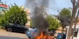 Vehículo se incendia en zona de Ciudad Industrial.