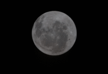 NASA revela histórica imagen de la cara oculta lunar.