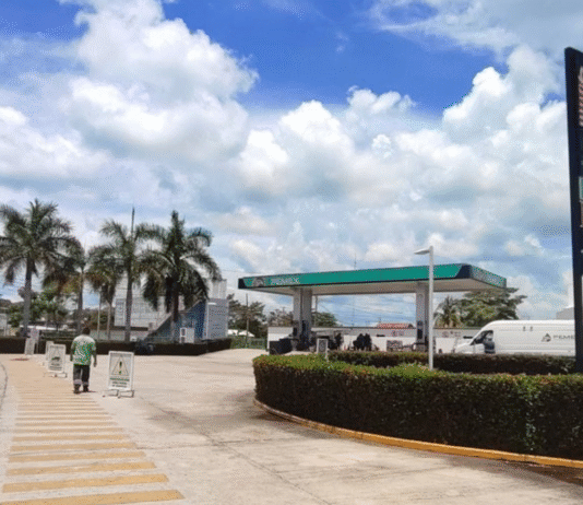 Cierran gasolinera en Jonuta por venta de combustible contaminado.