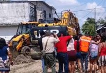 Muere obrero tras quedar bajo toneladas de tierra.