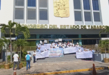 Jubilados de CFE y Pemex protestan por recortes y retroactividad en pensiones.