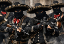 Mariachis armados desatan terror en mercado poblano.