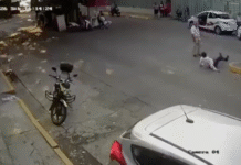 Taxista y pasajero convierten hospital en ring callejero.