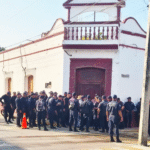 Policías estallan en Jonuta por sueldos y abandono.