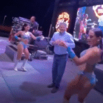 Alcalde de Paraíso baila en feria y se vuelve viral.