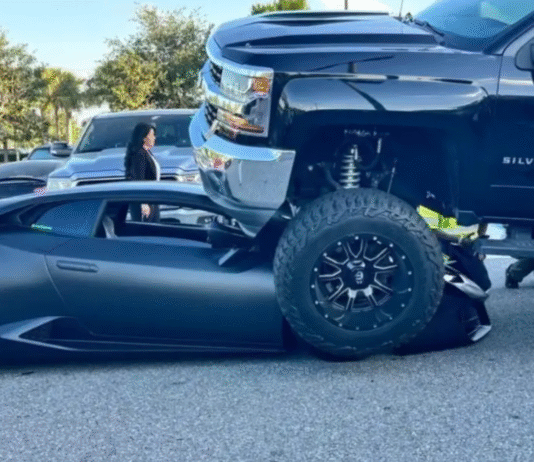 Camioneta aplasta Lamborghini y desata ola viral.