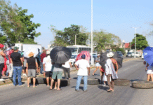 Estallan vecinos de Gaviotas por apagón y bloquean avenida.