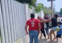 Madres terminan a golpes tras festejo del día del niño.