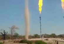 Gigante remolino sorprende en carretera Villahermosa-Teapa.