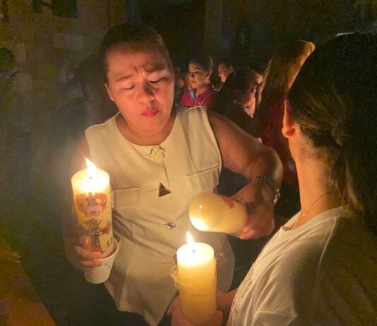 Católicos celebran el Fuego Nuevo en Tabasco.
