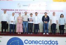 Entregan auxiliares auditivos gratuitos a 420 tabasqueños.