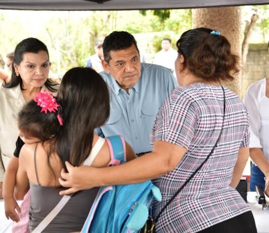 Javier May cierra gira de Centros Integradores.