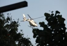 Desfile blindado con mil policías y vigilancia aérea.