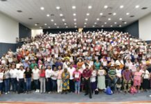Javier May impulsa patrimonio con viviendas para familias.