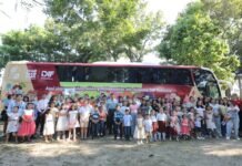 Javier May festeja a niños y anuncia nueva Casa Estudiantil.