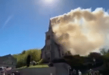 Incendio devora histórica iglesia francesa del siglo XIX.