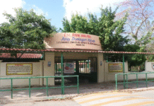 Setab busca definir futuro de escuelas junto a refinería.