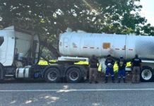 Aseguran 20 mil litros de combustible ilegal y cae conductor.