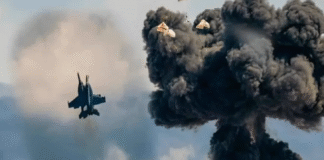 Choque aéreo desata caos durante festival militar.