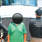 Descubren tráiler con migrantes escondidos en Huimanguillo.