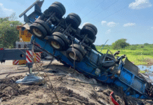 Temen desastre químico por pipa hundida en carretera Villahermosa-Frontera.