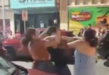 Escándalo y golpes opacan desfile de Flor de la Jícara.