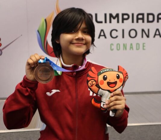 Jóvenes tabasqueños brillan y conquistan podio nacional en esgrima.