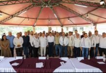Javier May reafirma compromiso laboral y social con Tabasco.