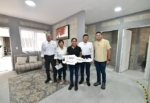 Primeras familias estrenan casa propia en Comalcalco.