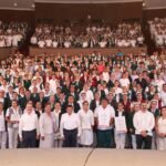 Javier May honra labor de héroes de blanco.