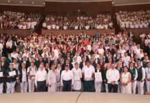 Javier May honra labor de héroes de blanco.