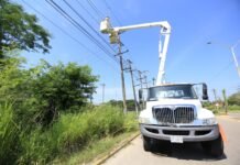 Refuerzan red eléctrica para evitar fallas en Macuspana.