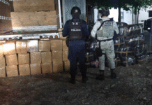 Hallan camioneta repleta de droga abandonada en Centla.