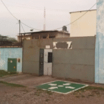 Grupo armado somete y golpea a vigilante.