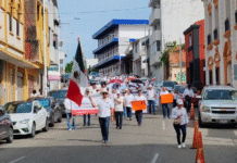 Extrabajadores de Pemex y CFE toman las calles.