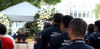 ¡Despiden con honores a mando policiaco caído en Jonuta!