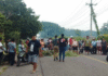 ¡Hartazgo total! Apagones provocan ola de bloqueos carreteros en Tabasco.
